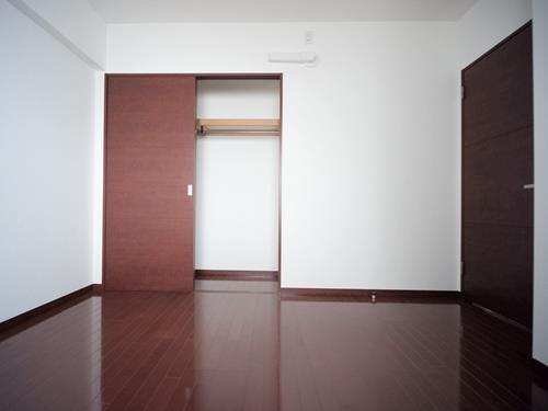 洋室 約6帖（収納）