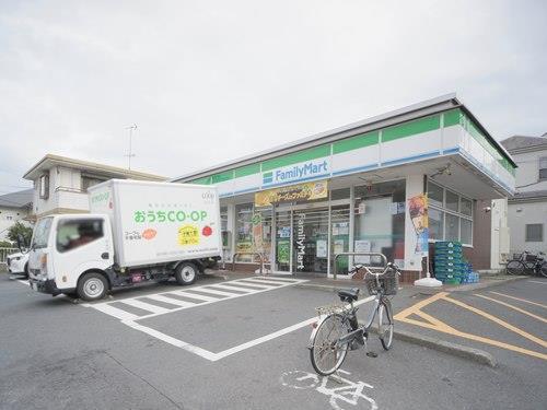 ファミリーマート三ツ池公園口店 460m