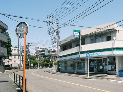 ファミリーマート百合丘三丁目店 410m