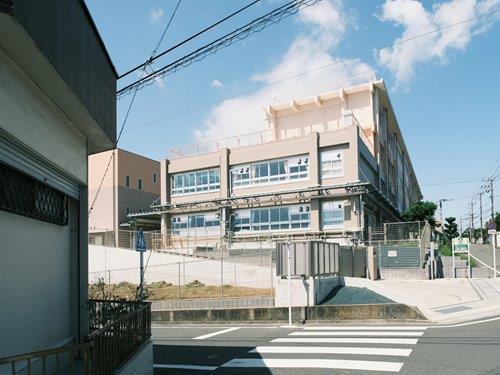 川崎市立南百合丘小学校 390m