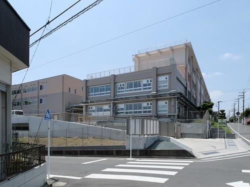 川崎市立南百合丘小学校 480m