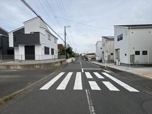 南東側道路(撮影2026.10)