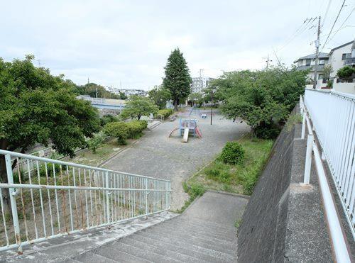 権太坂第二公園 220m