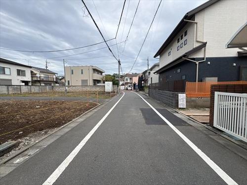 南東側道路(撮影2026.10)