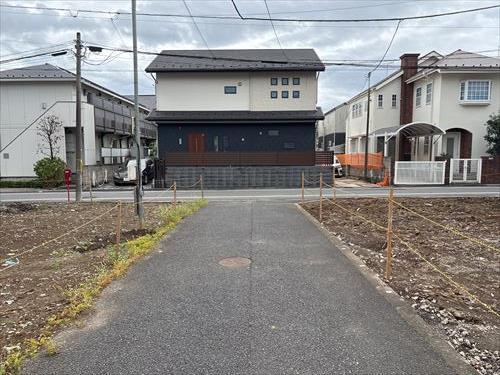 北東側道路(撮影2026.10)
