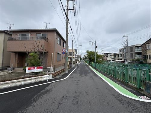 東側前面道路(撮影2026.9)