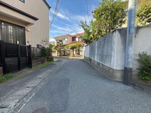 南西側前面通路①(撮影2026.10)