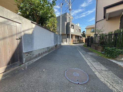 南西側前面通路②(撮影2026.10)