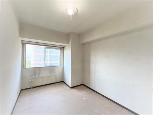 下階洋室（約5.3帖）