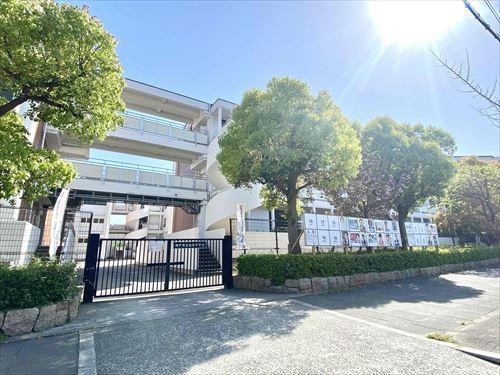 神戸市立向洋中学校まで徒歩14分