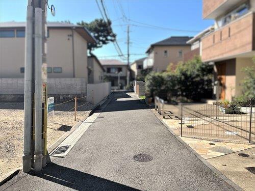 前面道路写真（2025年10月撮影）