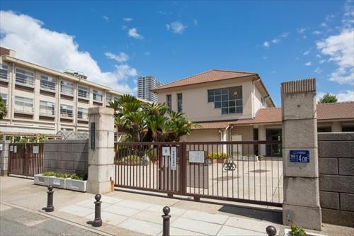 神戸市立住吉小学校 580m