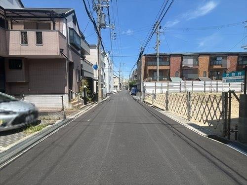 前面道路（西から東方向）