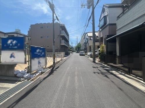 前面道路（東から西方向）