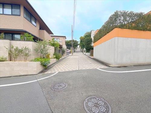 現地側から前面道路