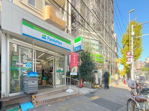 ファミリーマート白山五丁目店まで160m