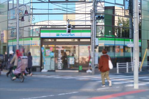 ファミリーマート久我山駅南店まで440m