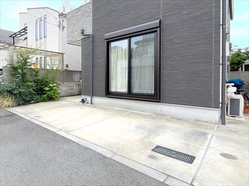 1階部分・駐車スペース