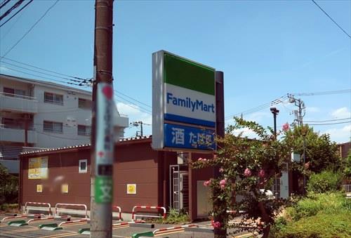 ファミリーマート玉川三丁目店まで560ｍ