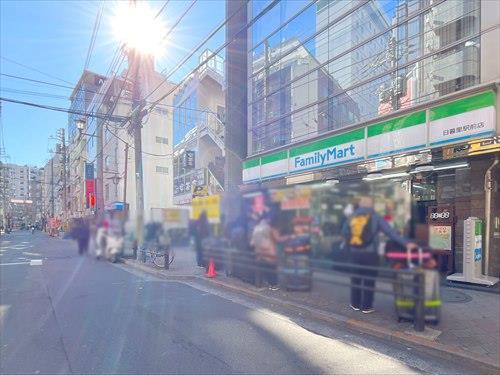 ファミリーマート日暮里駅前店まで70m