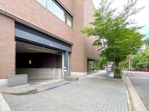 車両出入口(目黒川側)