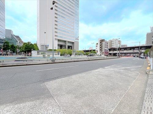 前面道路(山手通り側)