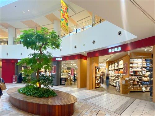 無印良品たまプラーザテラス店まで880m