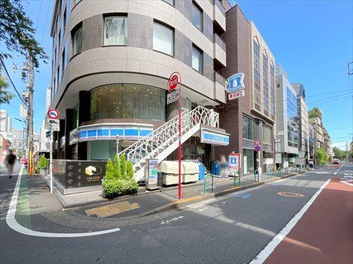 ローソン南青山二丁目店まで110m