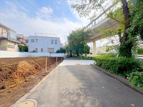 南西側歩道前面道路(2025年10月)