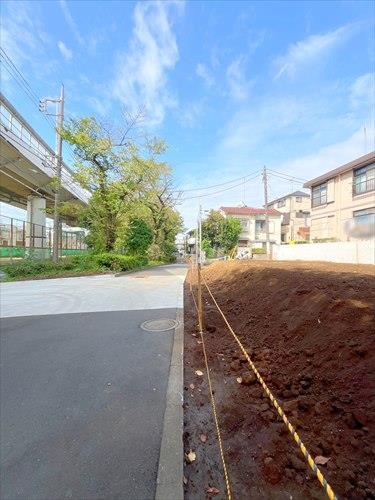 南西側歩道前面道路(2025年10月）