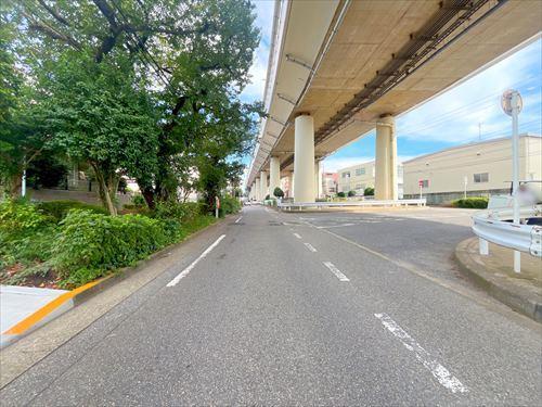 南西側車道前面道路(2025年10月)