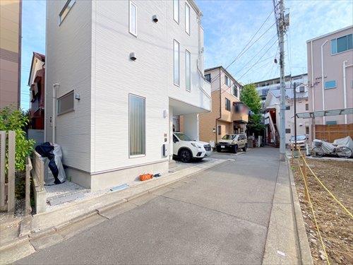 現地側から前面道路(2025年11月)