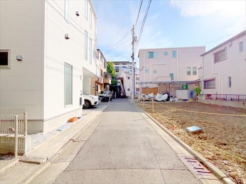 前面道路(2025年11月撮影)