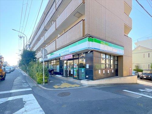 ファミリーマート新代田駅前店まで360m