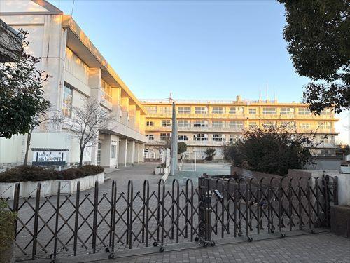 小田原市立城山中学校まで1,200m