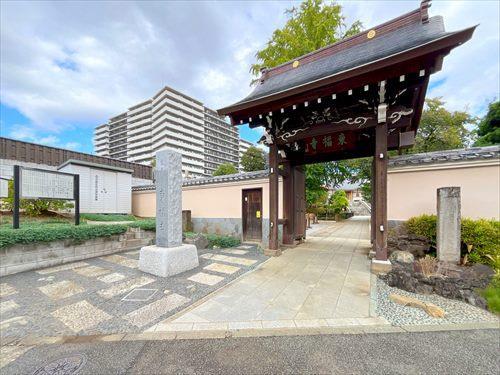 氷川神社まで330m 氷川神社まで330m