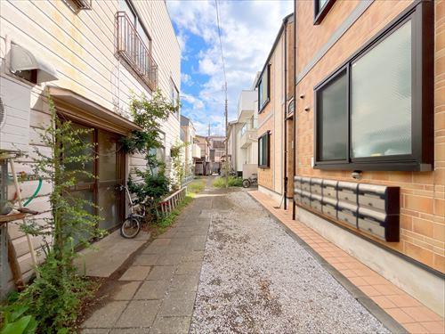 前面通路(2025年10月撮影) 前面通路(2025年10月撮影)