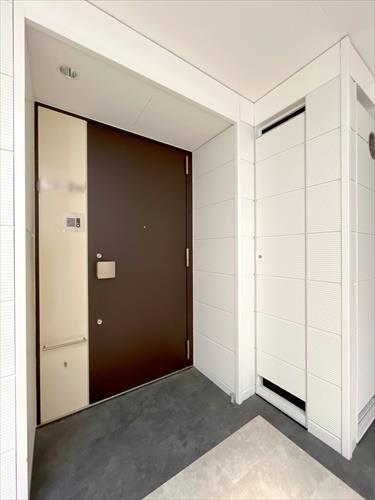 玄関(共用廊下から)