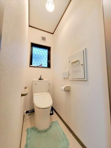 1階トイレ(ウォシュレット付き)