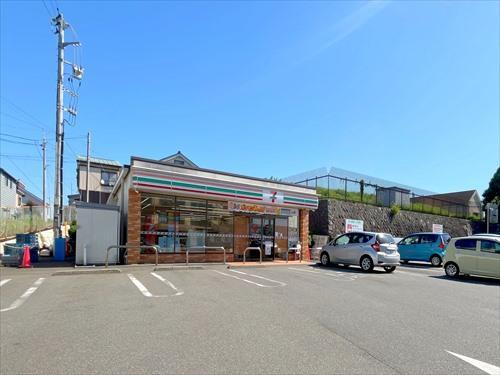 セブンイレブン綾瀬大上3丁目まで130m