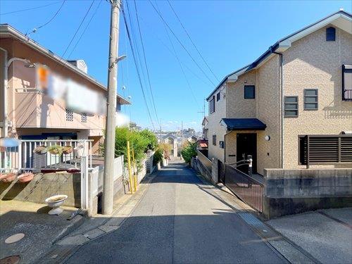 前面道路(2025年10月撮影)