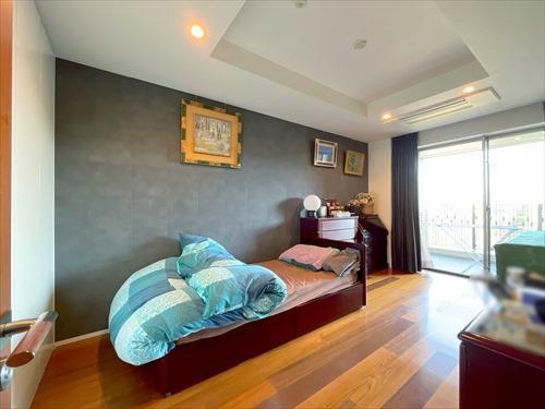 北側洋室(床暖房付き)