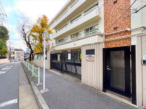 港区立南山幼稚園まで400m