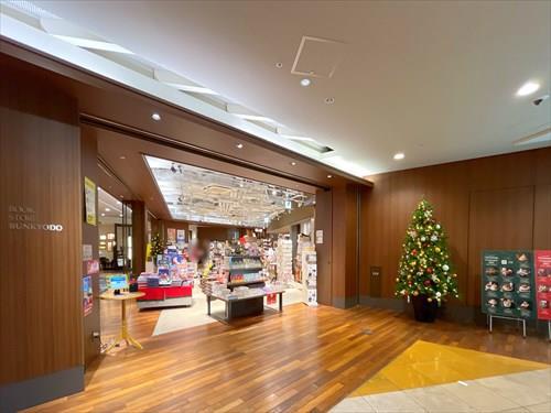 文教堂六本木ヒルズ店まで520m