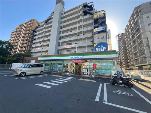 ファミリーマート海老名中央3丁目店30ｍ