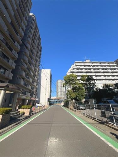 東側前面道路