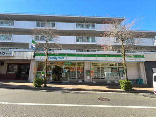 ファミリーマート市ヶ尾北口店まで290ｍ