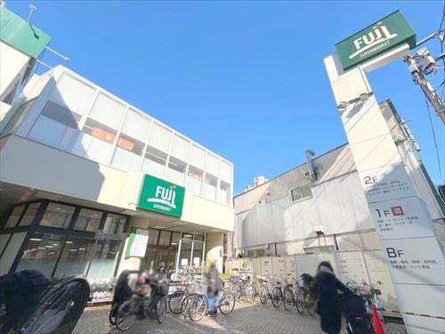 Fuji用賀店まで720m