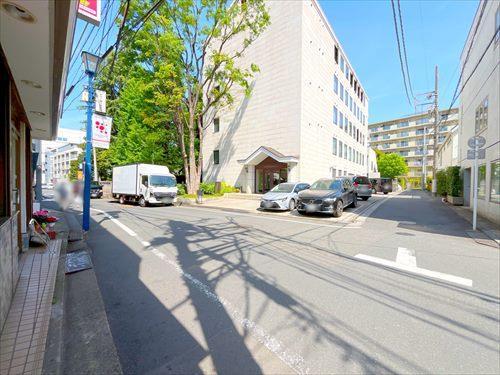 現地側から前面道路(2026年4月撮影)