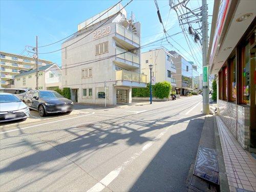 現地側から前面道路(2026年4月撮影)